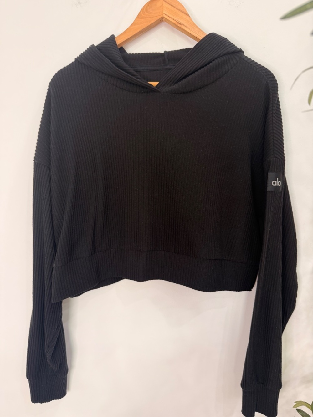Alo Yoga Black Muse Ribbed Cropped Hoodie Women's Medium - Picture 4 of 7